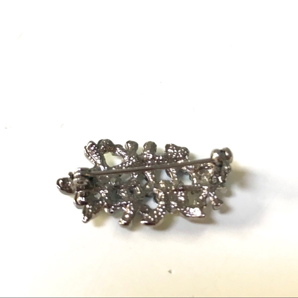 Flower Brooch Pin - Picture 2 of 4